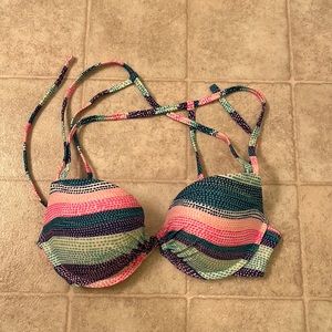 Patterned bikini top